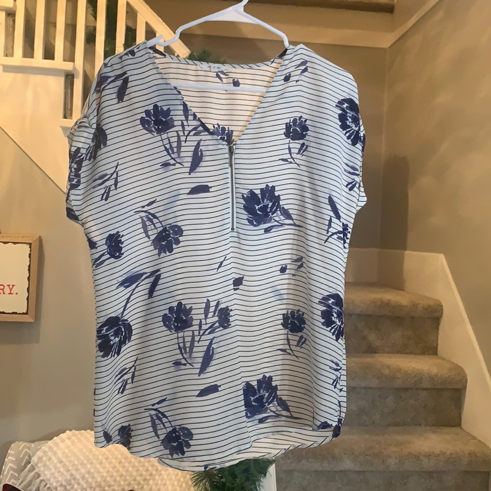 Maurices white & blue floral blouse